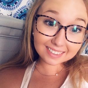 Meet your Posher, Alexis